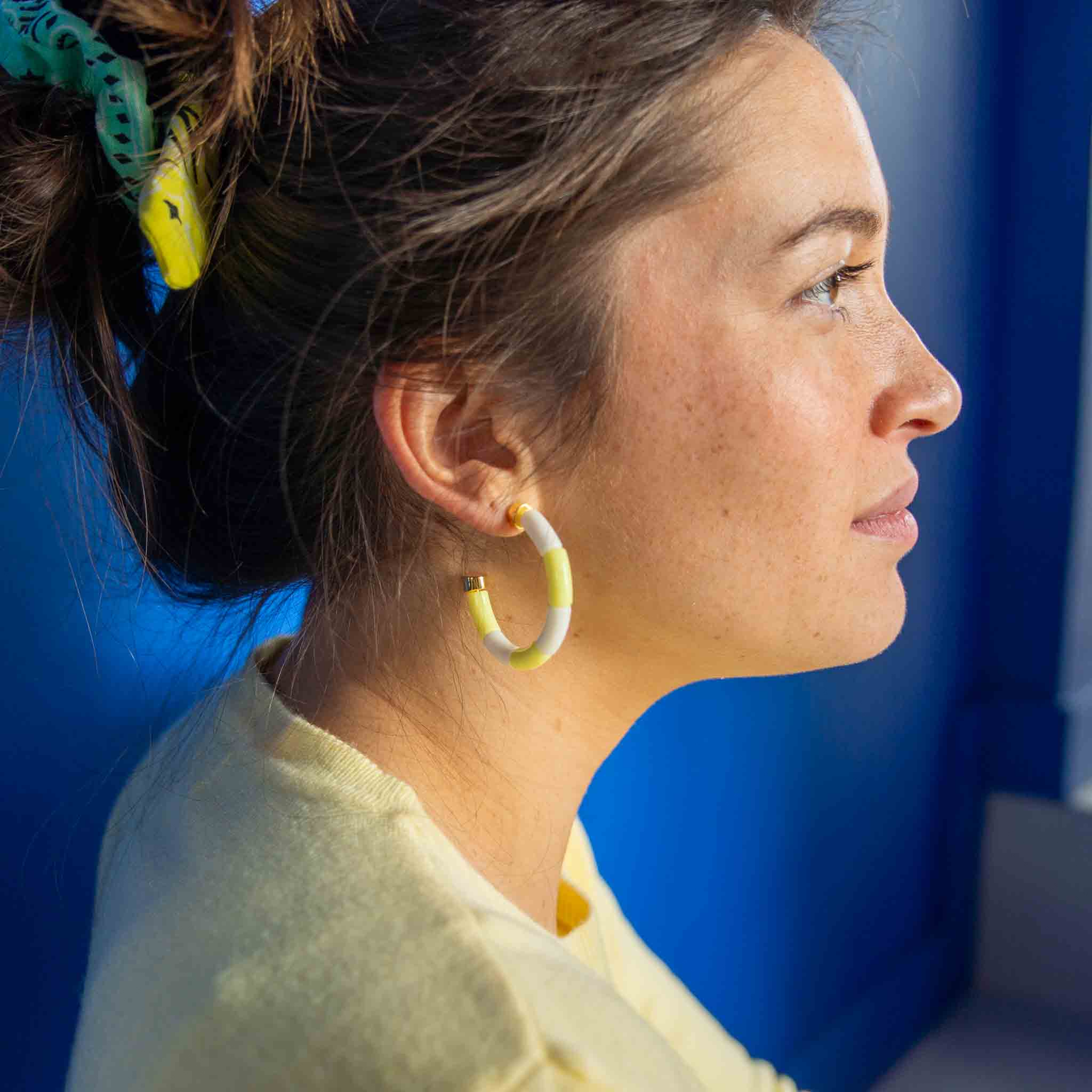 Boucles d'oreilles Bola Riviera Amarelo Parabaya