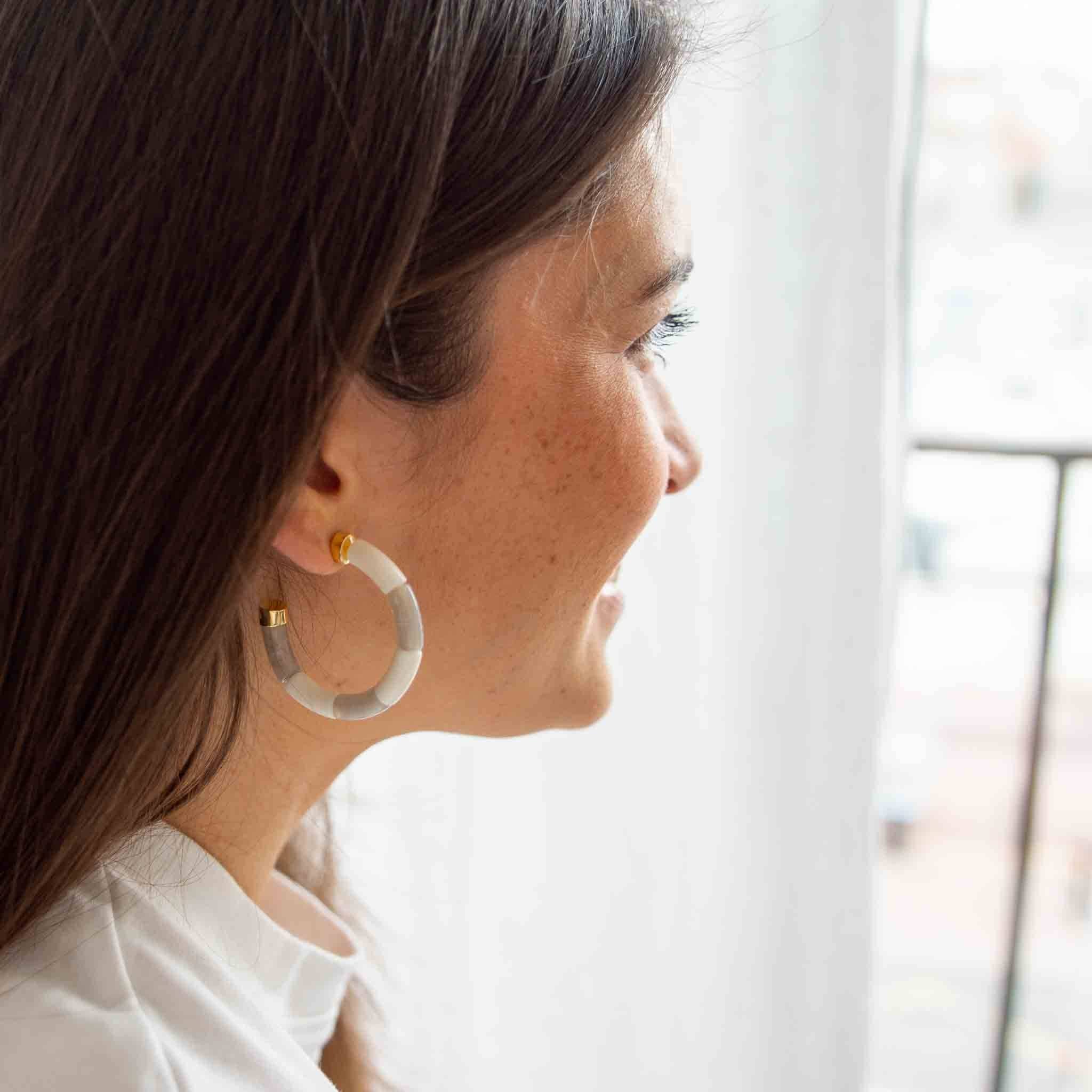 Boucles d'oreilles Bola Riviera Cinza Parabaya