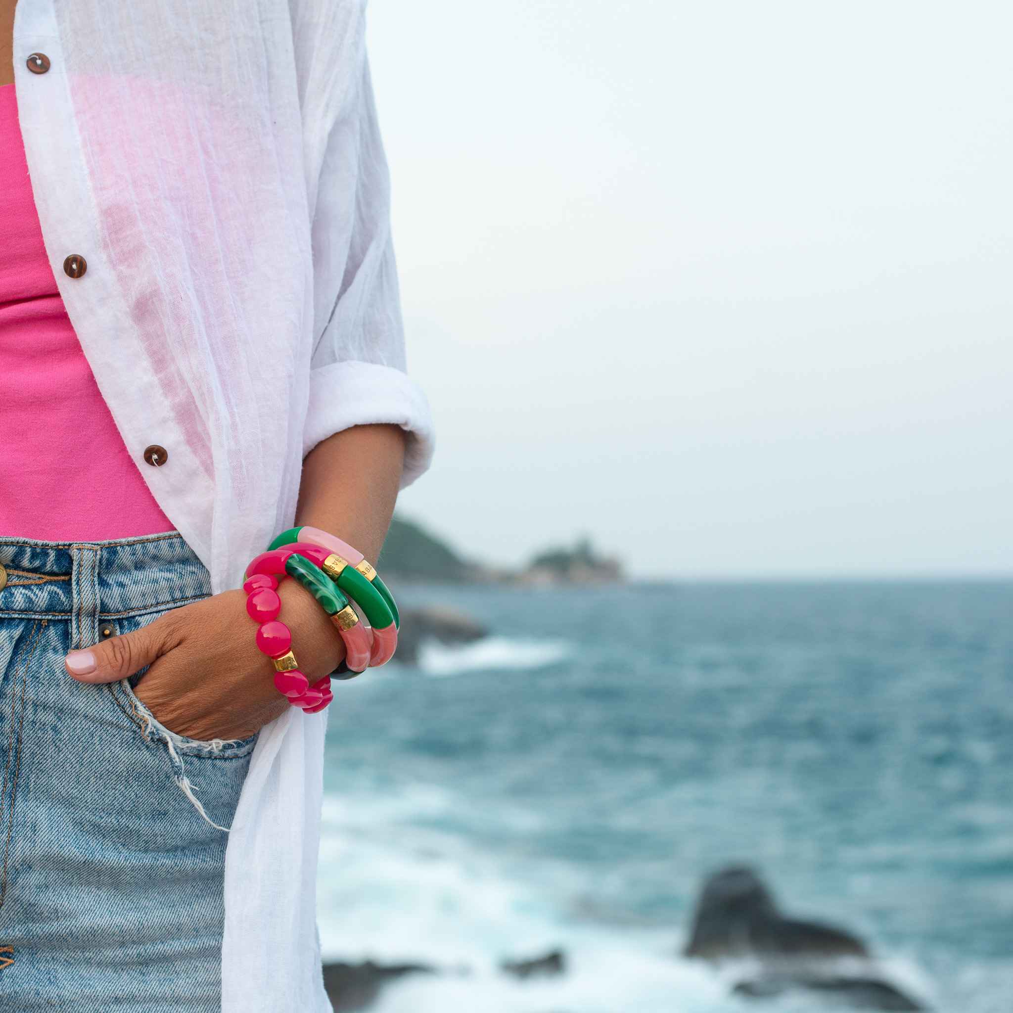 Bracelet perles colorées fuchsia rose vert femme | Pipoca Manda Parabaya Parabaya