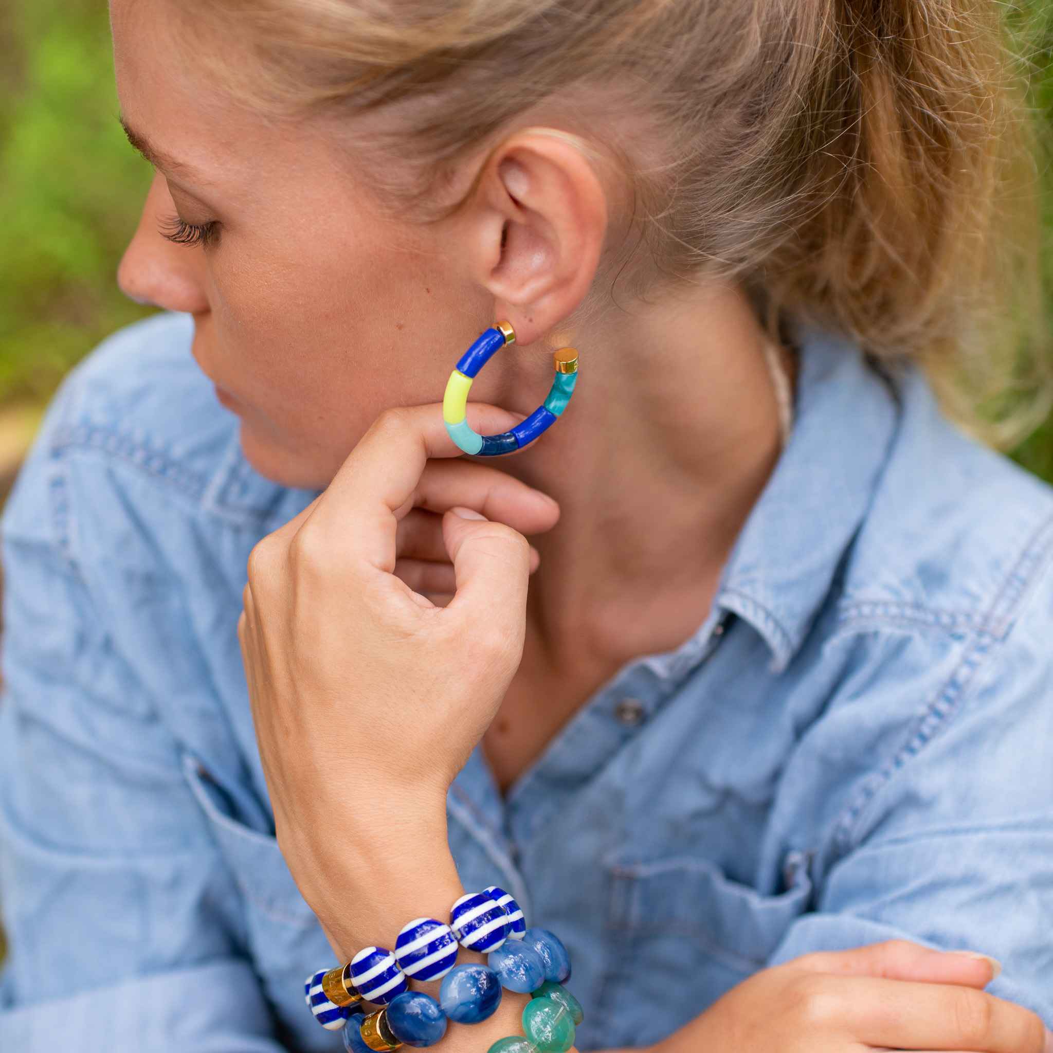 Bracelet perles rondes bleu marbré cobalt femme | Bombom Vela Parabaya Parabaya