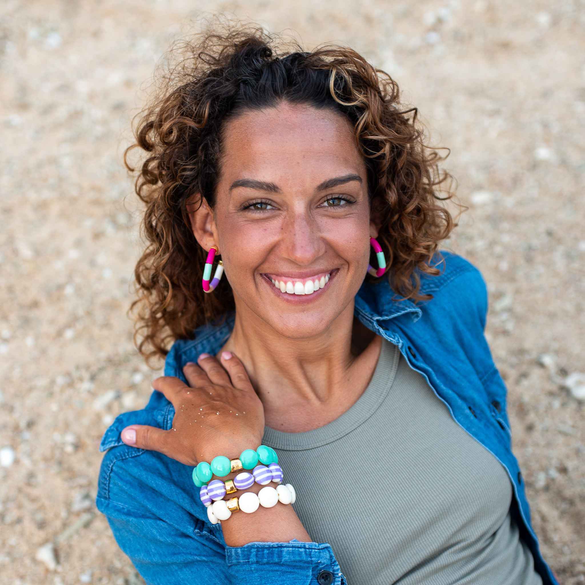 Bracelet perles rondes colorées bleu jaune femme | Bombom Brasil Parabaya Parabaya