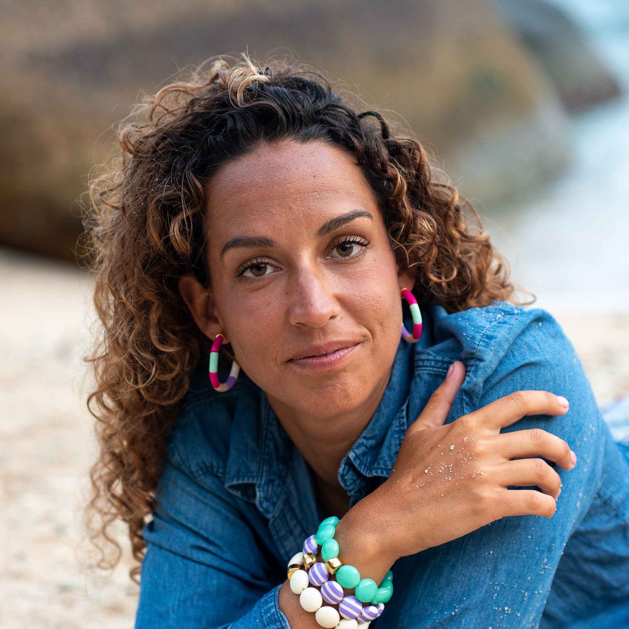 Bracelet perles rondes colorées bleu jaune femme | Bombom Brasil Parabaya Parabaya