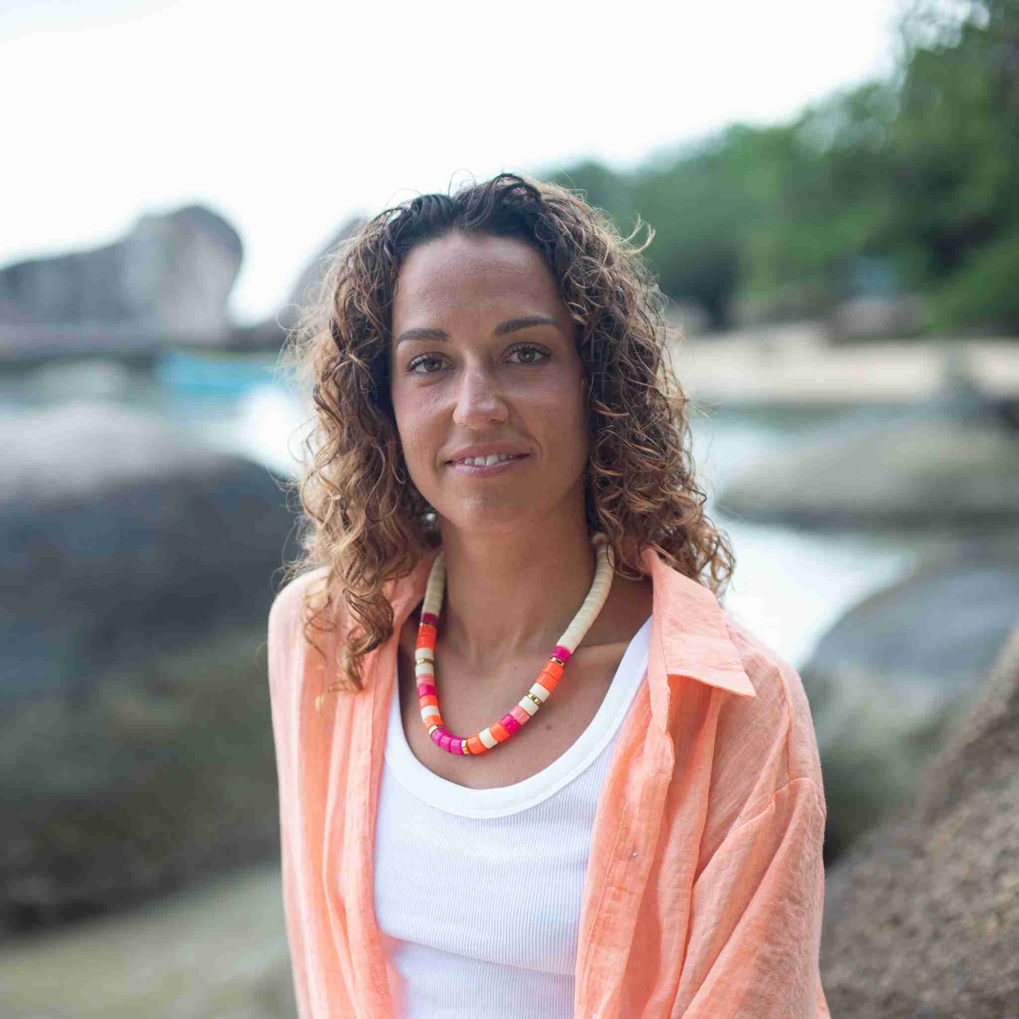 Collier perles ivoire et orange femme réglable | Praia Ivoire Laranja Parabaya Parabaya