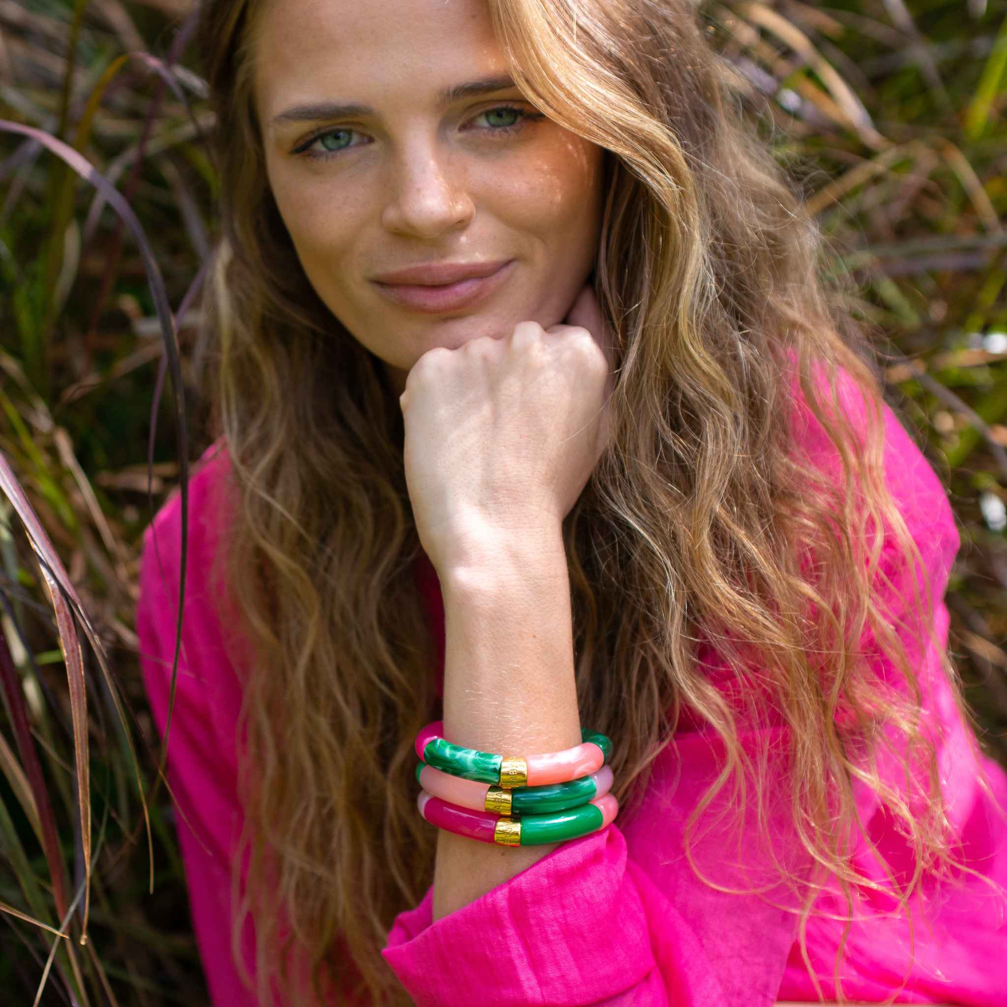 Bracelet perles colorées fuchsia rose vert femme | Pipoca Manda Parabaya Parabaya