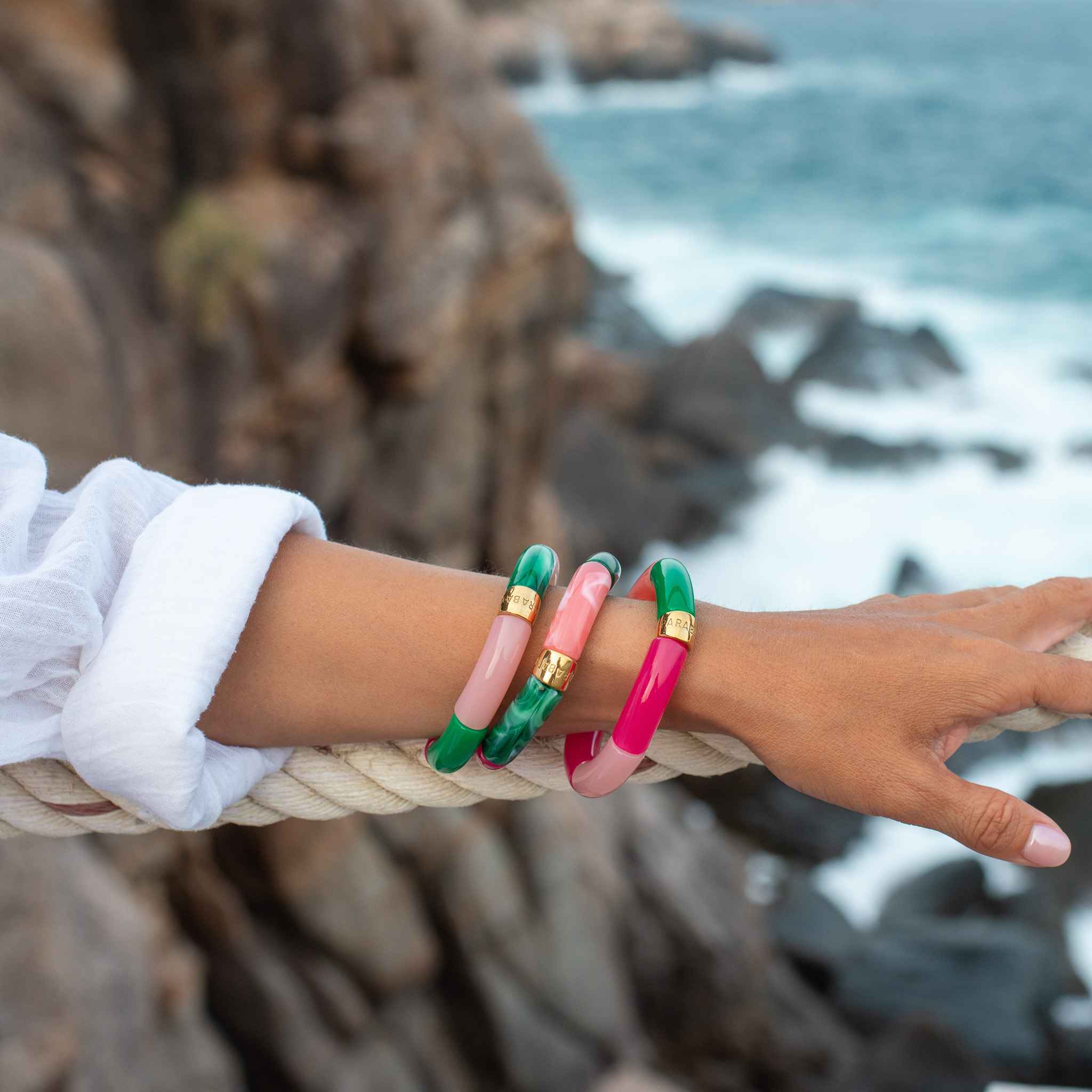 Bracelet perles colorées fuchsia rose vert femme | Pipoca Manda Parabaya Parabaya