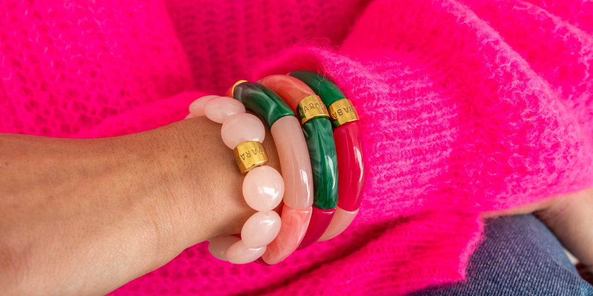 Bracelets colorés femme Pipoca et Bombom Parabaya portés en accumulation
